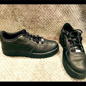 Nike .. Air Force 1 .. black